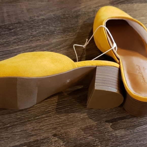 Universal Thread Mustard/Golden Wide Width Kitten Mule Sandals - Picture 6 of 9